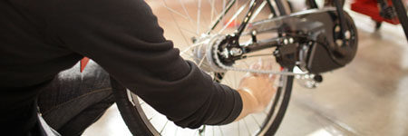 モトベロでご購入いただいた電動アシスト自転車は、安全保障点検永年無料・1年間パンク修理無料です。高い技術と専門知識を有する技術スタッフが多数在籍しておりますので、ご購入後も安心してご利用いただけます。