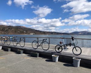 【e-bike×輪行】話題の折り畳みe-bike「DE01」で “山中湖周遊サイクリング” にチャレンジ！